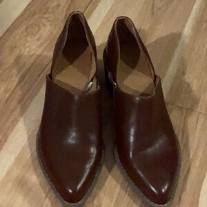 Universal Thread leather slip on shoes size 9.5 NEW